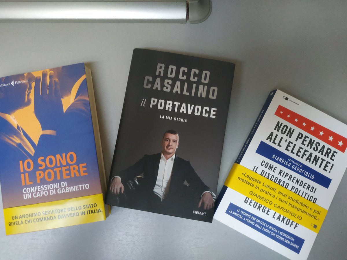 GianlucaGioetti's tweet photo. 40 minuti a @LaFeltrinelli, risultato 👇
Quello a sinistra consigliato da @lorepregliasco (e la sua mensola)
Quello di destra suggerito da quest'articolo di #ResPolitics https://t.co/mX2oxxL3v3
Quello in mezzo perché la curiosità e lo studio non hanno pregiudizi https://t.co/EynICGWPrl