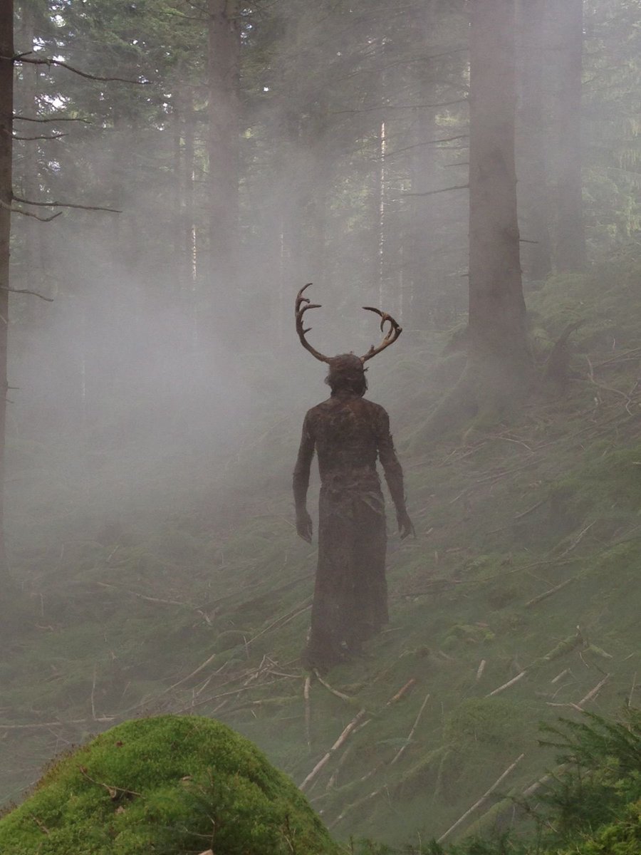 germanmancini's tweet photo. Herne, cazador del bosque de Windsor. Ser espectral de la tradición inglesa y líder de la mitológica Caza Salvaje, procesión nocturna de los muertos. Vinculado a Arlequín como líder de los muertos y como dios con cuernos a Cernunnos y Pan. https://t.co/IECMicuZ0a
