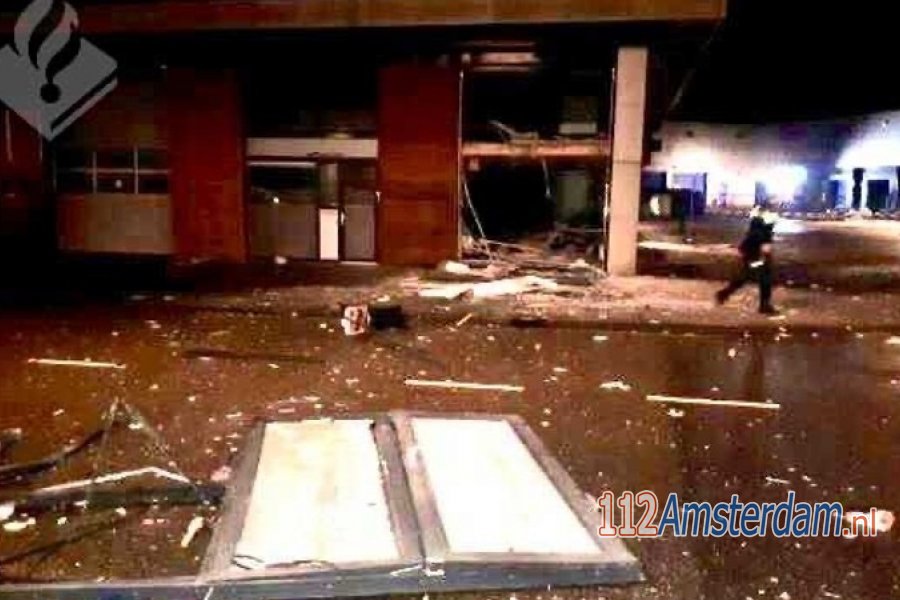 Ravage na explosie bedrijfspand aan het Keurenplein in #Amsterdam. 112Amsterdam.