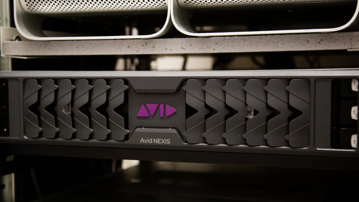 Les Studios de l'Île ont choisi le serveur <a href="/Avid/">Avid</a> #Nexis pour sa fiabilité et ses hautes performances 🔋 Il permet un travail collaboratif sur les logiciels <a href="/MediaComposer/">Avid Media Composer</a> et #DaVinciResolve tout en assurant la protection de vos données 🔓 #postprod #Avid #cinéma #vidéo