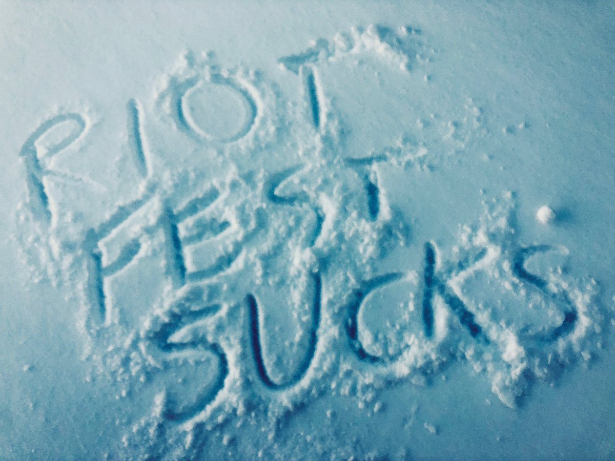 RiotFest's tweet image. #RiotFestSucks