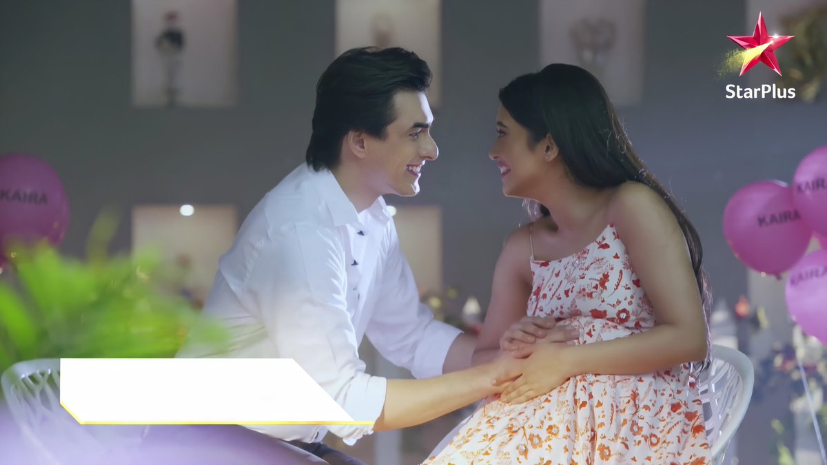 SimranS51082908's tweet photo. From 
Thinking of their child names 🤔
(Farah khan) 

To 
Holding their "Newborn" baby 👨‍👩‍👦
#shivin https://t.co/kMvcN1xyZT