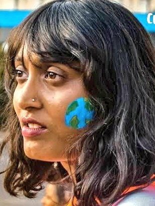 DurgeshGupta_'s tweet photo. @GretaThunberg #Pic 1- IAS officer Swati Meena Naik at age of 22

#Pic 2-  Toolkit making baby girl just of 21

For librandus #DishaRavi is a baby girl 

😂😂😂 https://t.co/p9Iou15EUM