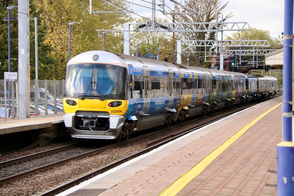 MColes_Railways's tweet photo. Farewell to the Class 332's
With the last two sets heading for scrap today, the Heathrow Express Class 332's built by CAF/Siemens were often forgotten and certainly lesser photographed, but will be missed. RIP.
#trains #railways #traintwitter #class332 #HeathrowExpress #EMU https://t.co/fEFqxrokN9
