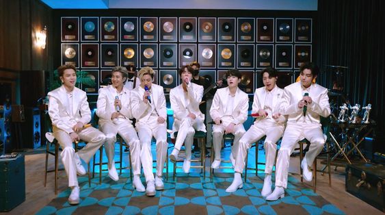 Resenhando's tweet photo. A MTV anunciou que o grupo BTS se apresentará em uma edição especial da franquia de sucesso Acústico MTV. Com estreia mundial, o "Acústico MTV: BTS vai ao ar dia 23 de fevereiro, às 23h, com exclusividade na MTV. Confira👇🏻
https://t.co/kwUeLySdFv https://t.co/g9SFQpg3ud