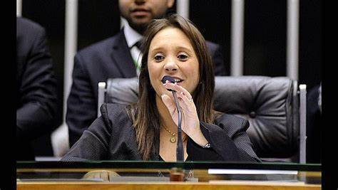 colunaluiztito's tweet image. Reforma eleitoral: Renata Abreu vai ser a relatora da comissão que pode mudar o sistema eleitoral no país.

#renataabreu #deputada #relatora #comissão #sistemaeleitoral #notícias #portalbemminas

Confira a matéria completa:

bemminas.com.br/noticias/polit…