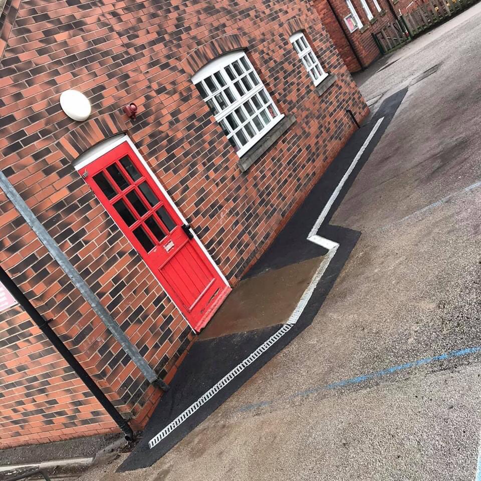 33lawson's tweet photo. Yes, school holidays still exist!￼... means more school work can be carried out and completed ✅ Civil and surfacing work at Forest Town Primary School and The Minster School Southwell. For any enquiries contact Calum on 07713053870 or email:Retford-surfacing@hotmail.com https://t.co/J13JUgoQUw