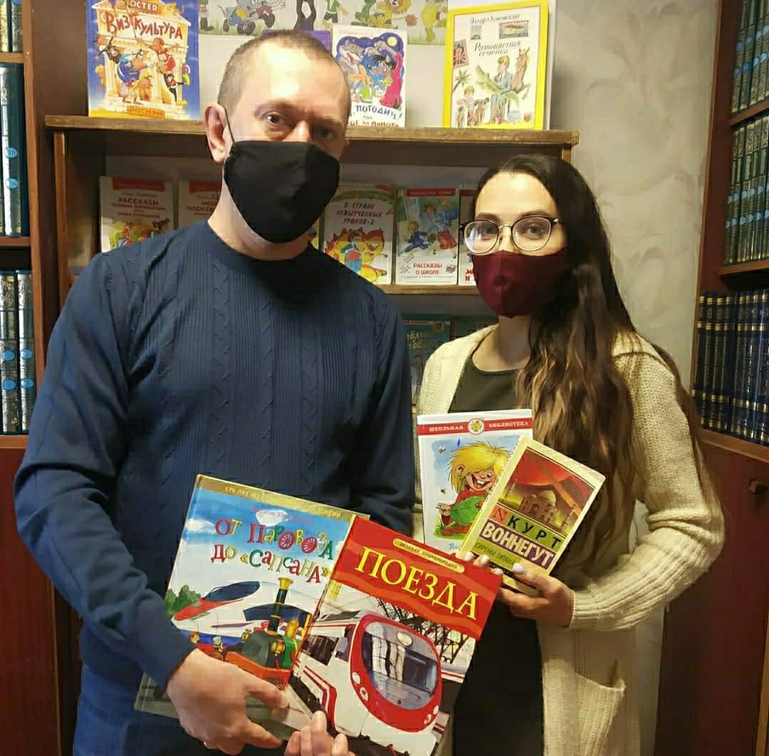 kinelduma's tweet photo. 📚 Депутаты Думы приняли активное участие в благотворительной акции в поддержку чтения «Подари книгу библиотеке» и передали свои книги в библиотечный фонд городского округа. Подаренные издания уже заняли свое место на полках библиотек и будут радовать ни одно поколение читателей. https://t.co/bjL2PzO0hr