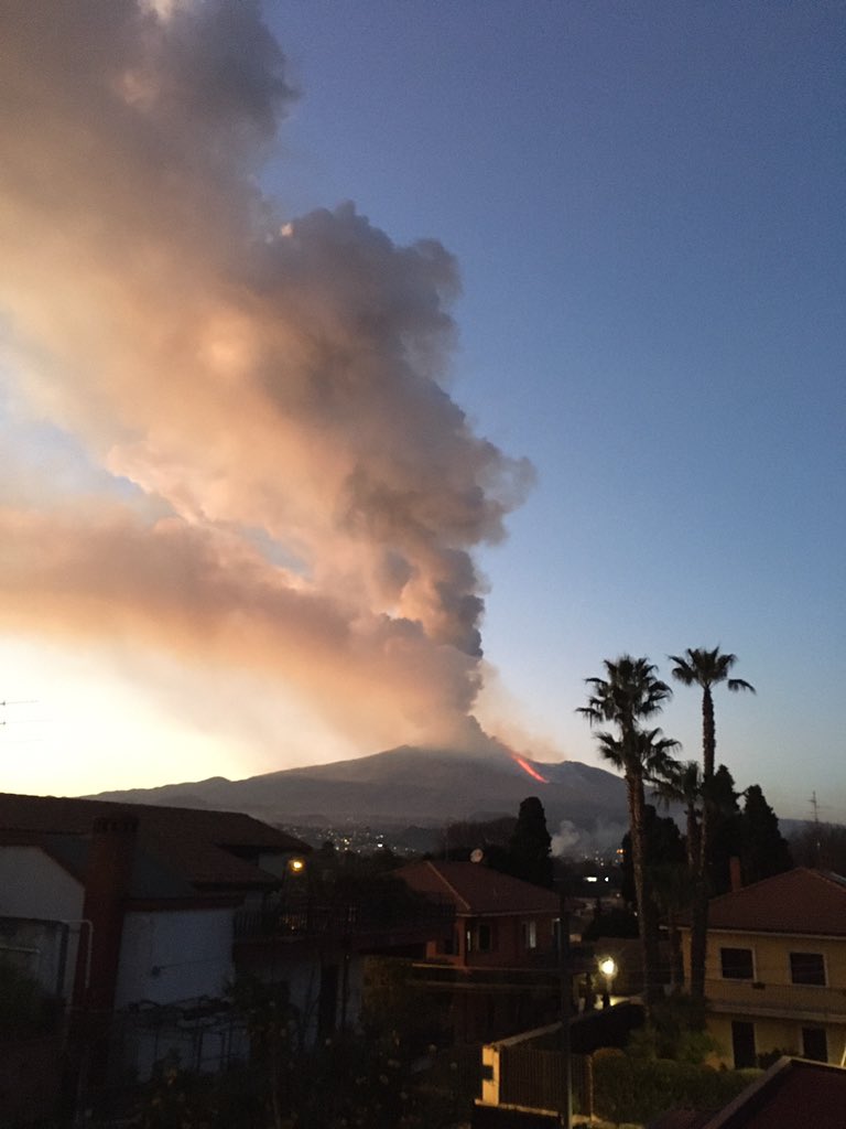 Massive explosion on #Etna this afternoon. Two columns of ashes and smoke are visible from its top: one is very vertical, demonstrating the power of energy released. Fountains of lava are spectacular at dusk. A Lava flow, long and large, goes towards the desertic Valle del Bove
