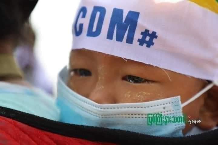 KaayMi's tweet photo. Don’t cry baby. Your mother is a hero. She fight for Democracy.
Please save Myanmar.

What a touching picture!!!!!!

INHUMAN MILITARY 

@USEmbassyBurma @UN @RapporteurUn @freya_cole 
#Feb16Coup
#WhatsHappeninglnMyanmar https://t.co/0sdzwleE0T
