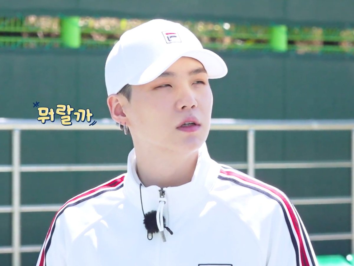 minspics's tweet photo. yoongi with a cap 🤤 https://t.co/D5xTOxmb0n