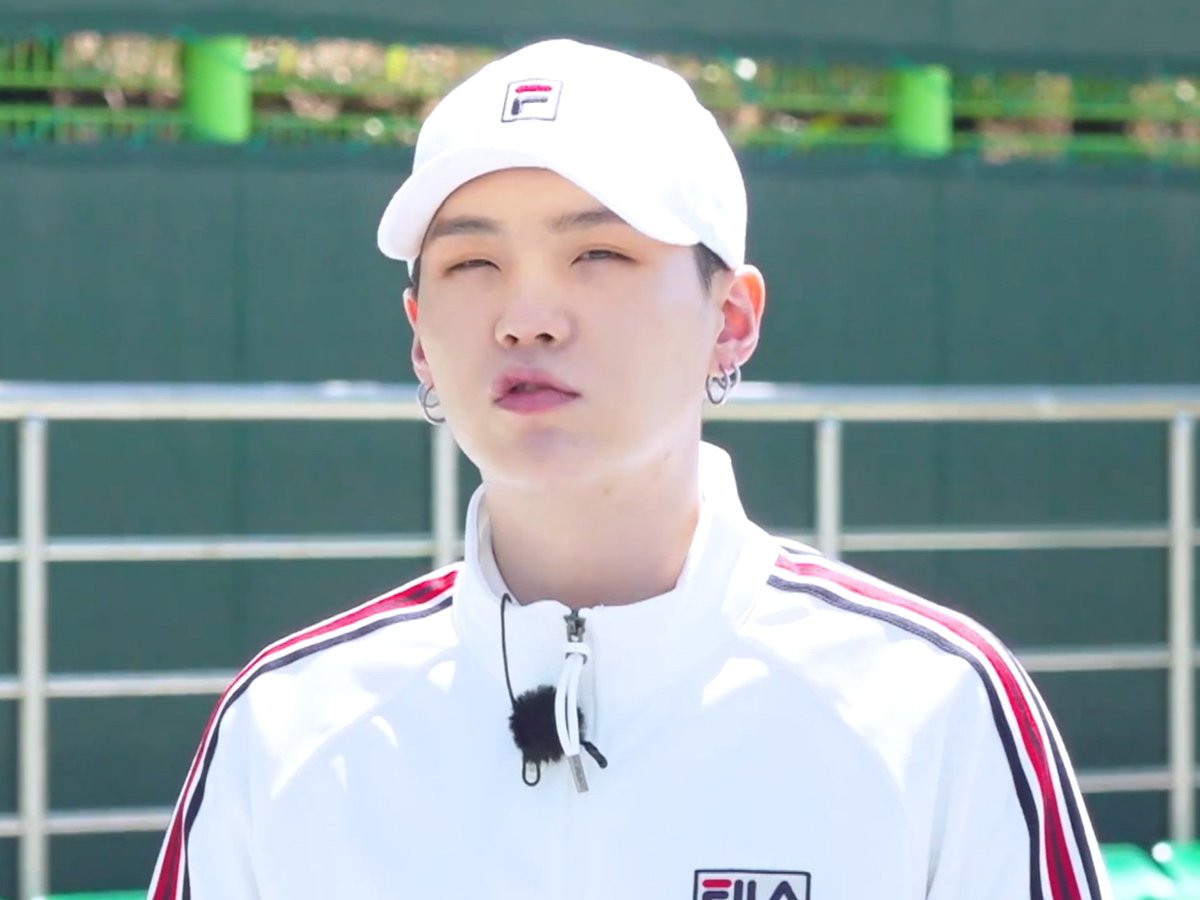 minspics's tweet photo. yoongi with a cap 🤤 https://t.co/D5xTOxmb0n