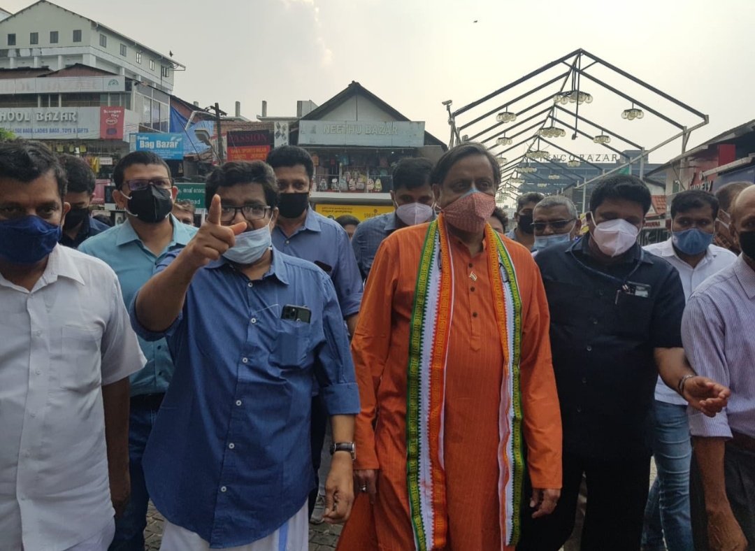 KeralaPMC's tweet photo. SM street in Kozhikode - 
Interaction with Shopkeepers, garment, fruit sellers, side walk vendors.
#TalkToTharoor
#PeoplesManifesto  #AssemblyElection2021 https://t.co/YF6Je1oAZM