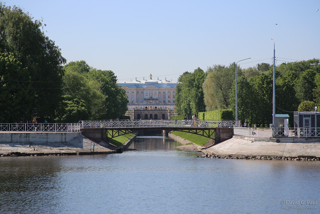 The following day, after another 5km run, we headed off to the Summer Palace of Peterhof by hyrdofoil. At exactly 11:00 all the fountains turned on to the sound of some music
