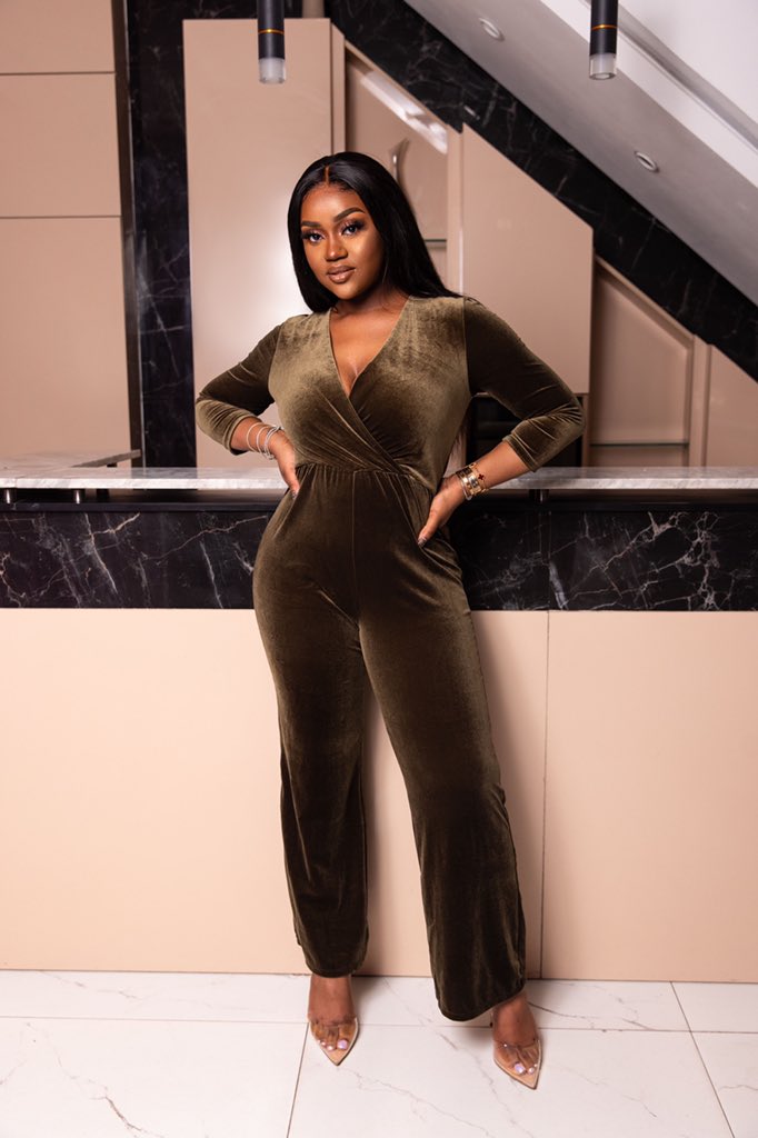 PayPorte's tweet photo. I am Beautiful just the way God made me. With a topping from PayPorte - Chef Chi
π : VELVET WRAP JUMPSUIT
Size: S-XL
Price:
π³π¬: β¦15,000
π¬π:GHβ΅ 231
π°πͺ:KES 4,380
πΊπΈ:$ 35
#payporte #shoppayporte #diva #classy #chefchi #valentine #modaclub #fashionstoreinlagos https://t.co/Wtd08BsMle