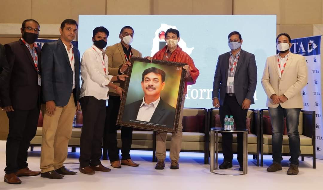 SundeepMakthala's tweet image. Thank you @jayesh_ranjan Sir for all your support to @TelanganaIT... !! 

@KTRTRS @srikanthbadiga