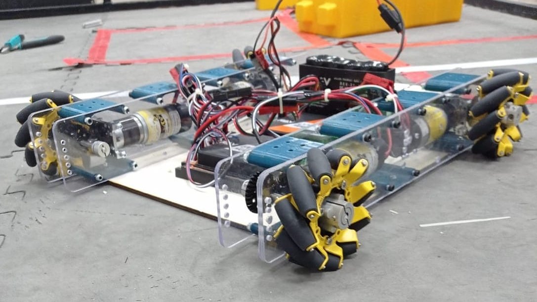 👣
Lockdown is over! 
Our robot is doing his FIRST STEPS!😊

#ftc #first <a href="/FTCTeams/">FIRST Tech Challenge</a> <a href="/FIRSTweets/">FIRST</a>
