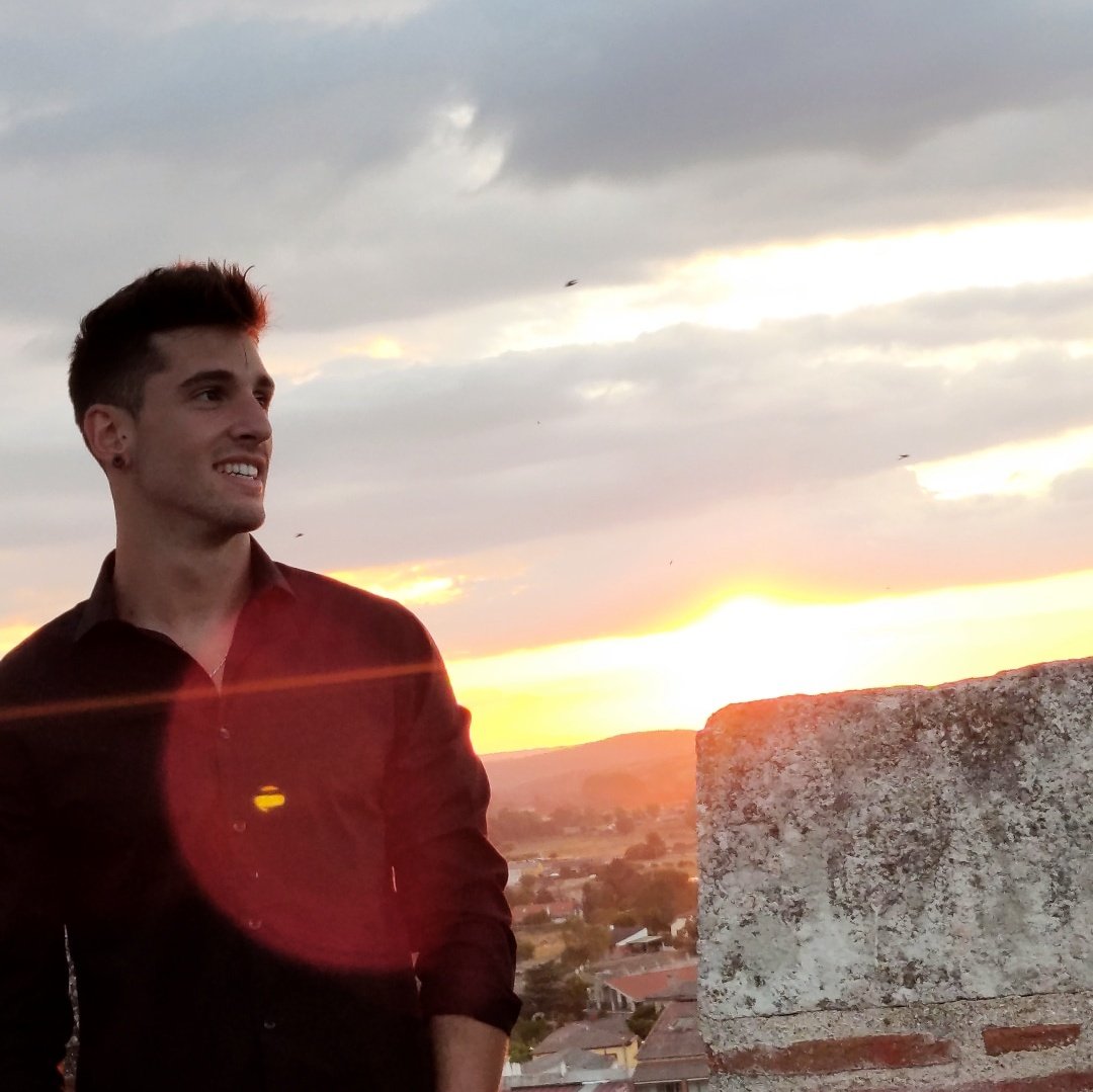 Programaci20211's tweet image. 🙋🏻♂️💁🏻♂️😎El es Alberto Lozano, 22 años, y viene de Madrid.
✅ Comprometido, exigente y riguroso.
Le apasiona la Natación , los motores y viajar (Sobre todo Francia) 🦈🏊🏼♂️ 🇨🇵
Está motivado por aprender cosas nuevas en la asignatura y sobre todo trabajar en equipo.      #PEAFE_2021