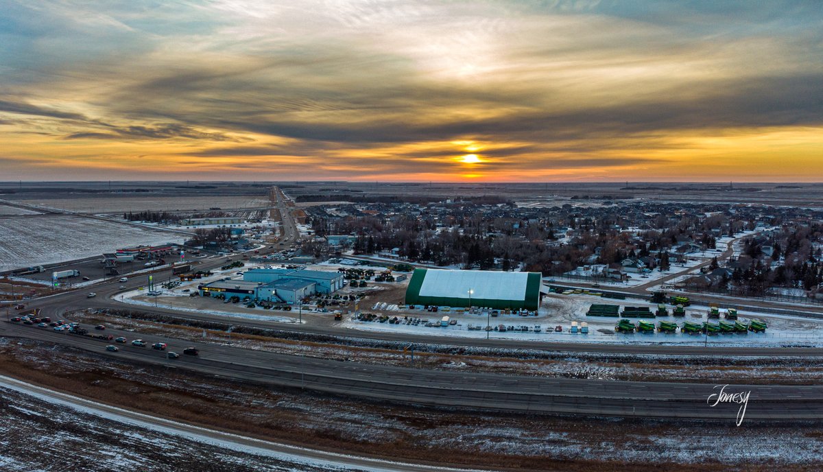 @ennsbros Oak Bluff, Manitoba, Canada.
.
.
.
#ennsbrothers #oakbluff #canada #winnipeg #mini2 #dronewinnipeg #dronecanada