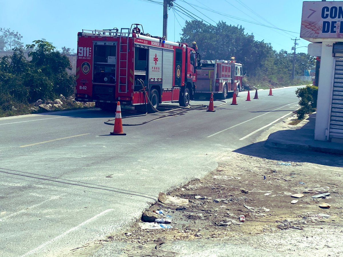 BVPC_Oficial's tweet photo. #Ahora |  Dos unidades de #BomberosVPuntaCana responden en Incendio Forestal en Calle Doble Vía. 

Hasta el momento las unidades mantienen el control de la Operación en un 60% https://t.co/H3OY8bEAAE