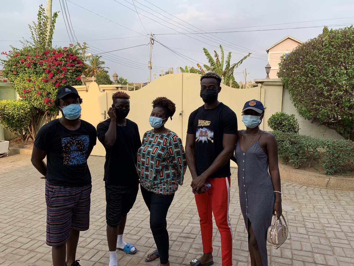 Big thank you to @FuseODG ,@lefttizle, @lex_on_it and @BethelOhemaa for showing me so much love and support through these tough timesβ€οΈβ€οΈ
It means a lot to me and God bless you all and your entire household https://t.co/37LooIiSkc
