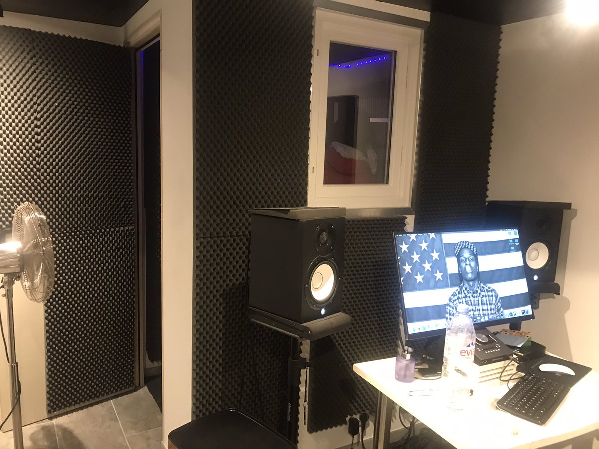 Aujourd’hui 1ere session d’enregistrement en studio suite aux ateliers d’écriture rap/slam avec @wakeupmouvement  #lesstudios5amNice #ateliersdecriture #rap #slam #collegepaullangevincarros