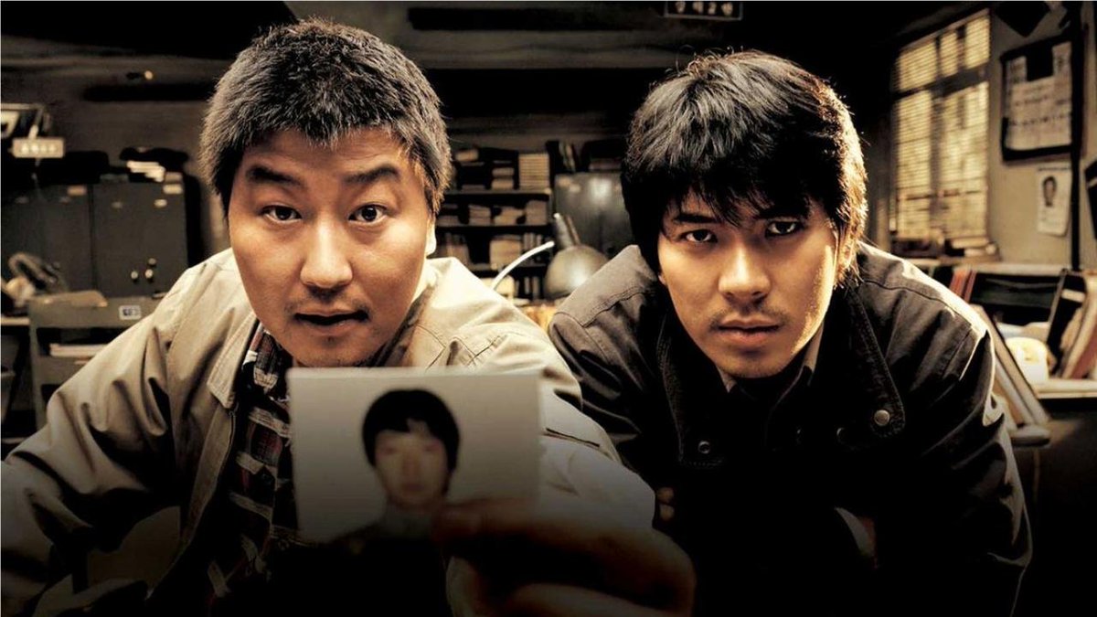 Memories of Murder (2003) - CoréenBong Joon-hoFilm culte qui a rendu célèbre Bong Joon-ho en Corée et qui a bénéficié d'une aura internationale. Inspiré de faits réels de meurtres survenus à la fin des années 1980.