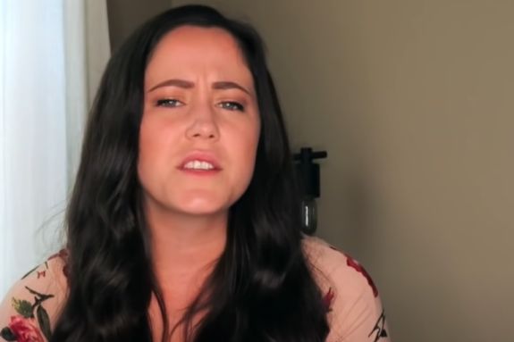 Jenelle Evans talks about her former #TeenMom2 co-stars during Instagram Live; claims she was ignored by Chelsea Houska & Kail Lowry at reunions: https://t.co/jgLXrjO2oC https://t.co/1m8k2DH9kf