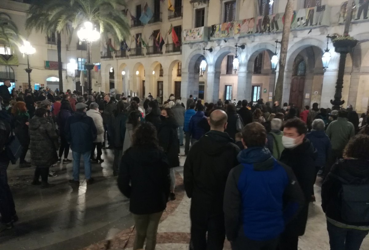 froig's tweet photo. #rapejarnoésdelicte Ara mateix a #vilanovailageltrú #vng #llibertatpablohassel https://t.co/kWa1608Qfu