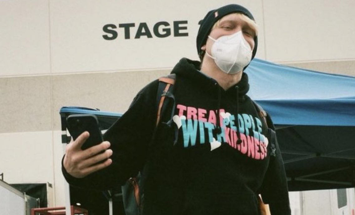 7Osloveontour's tweet photo. the fact that they all wore the tpwk hoodie that harry gave them is just so cute 🥺 https://t.co/be82NdIEUV