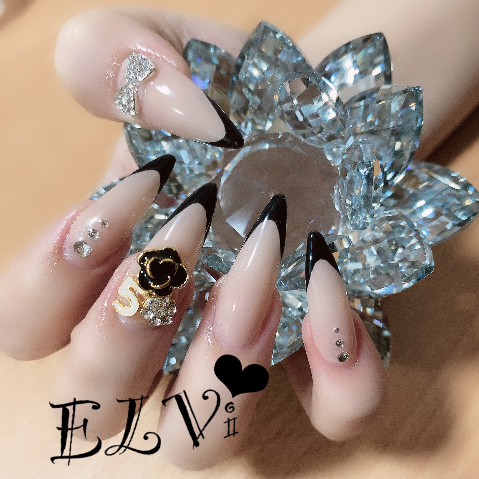 Elvi ｴﾙｳﾞｨ Nail ネイルチップオーダー受付中 ネイルチップ 黒フレンチ 黒フレンチネイル カメリア ネイル ベージュネイル ヌーディーネイル ネイルチップ販売 量産型ネイル 痛ネイル 痛ネイルオーダー T Co Fwgjse03cl Twitter