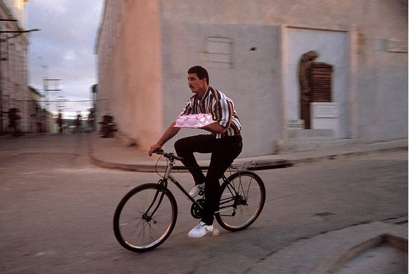 SpokeSafe's tweet photo. Struggiling to flip that pancake?
Take inspiration from this chap and his exquisite bike balance.
Cake delivery, Cuba, 1997. Captured by Abbas.
#bicycletricks #bikesaroundlondon #pancakeday
#lovecycling #velo #cyclingstyle #pancakeday https://t.co/SknNCVPN0u