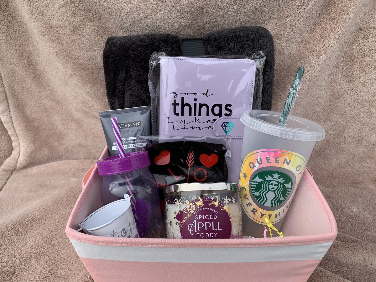 sinfagobrazy's tweet photo. ‼️RAFFLING OFF THIS CUSTOM 
thank you again for support my small business and good luck ! 

#smallbusiness #smallbusinessowner #budgetbinder #customvinyl #starbucks #staysafe #bathandbodyworks #raffle #cricut #cricutmade https://t.co/CLO5FRUA3P