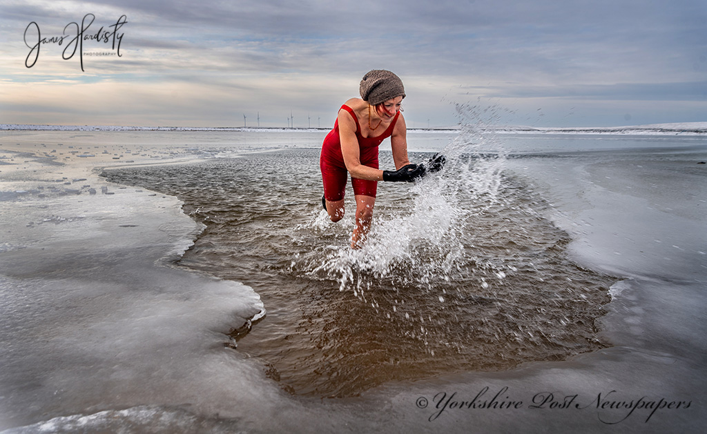 snapperjim's tweet photo. It was really cold in fact the #temperature was -5 with a severe #WindChill for this #coldwaterswimming #feature in #West #Yorkshire #freezing #temperature #solid #ice #bodyshock #ExtremeCold See more #online @yorkshirepost @MarisaCashill @JayMitchinson @IanDayPix #picoftheday https://t.co/Bl64o9pMPp