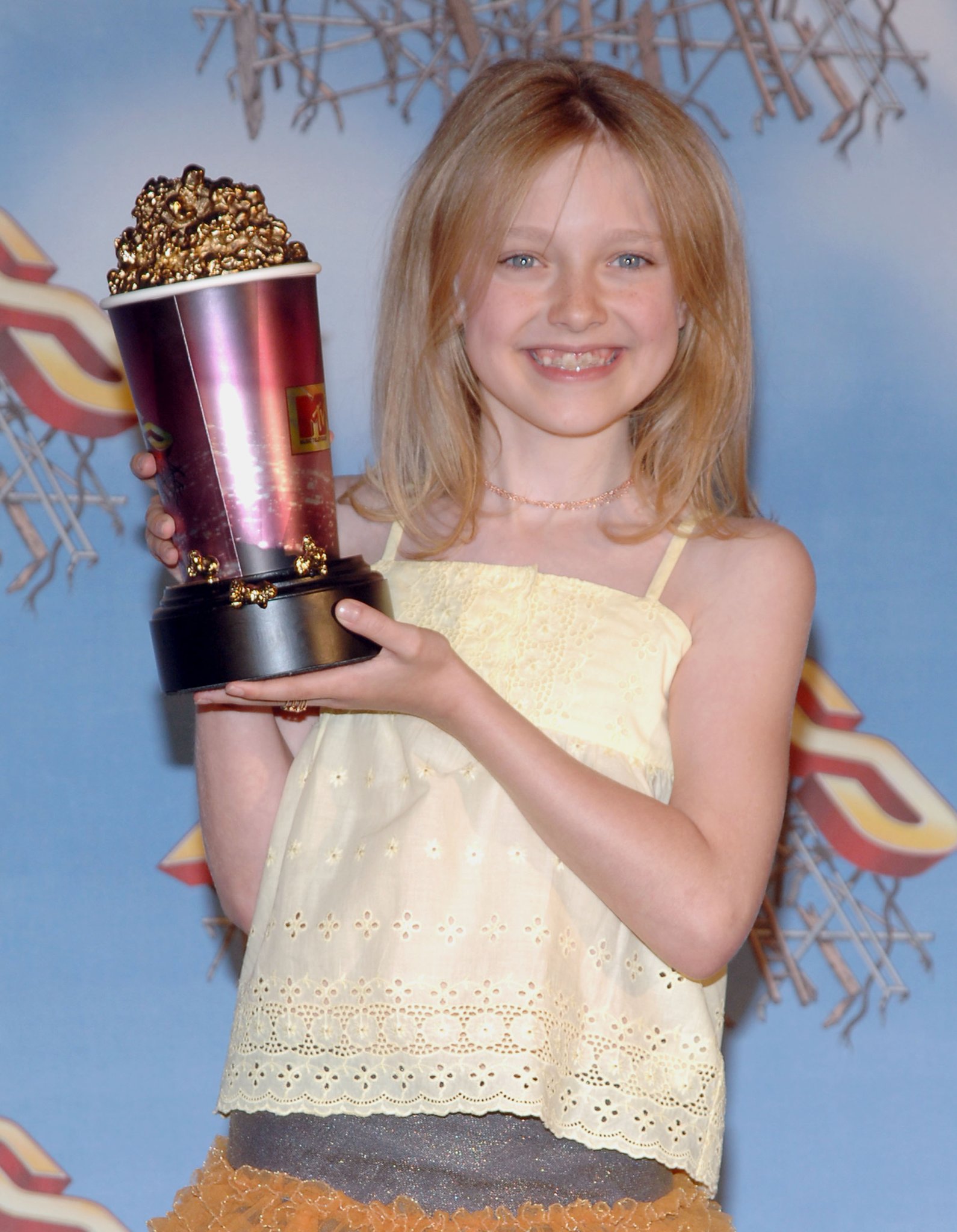  happy birthday dakota fanning throwback to her Best Frightened Performance win at the 2005  