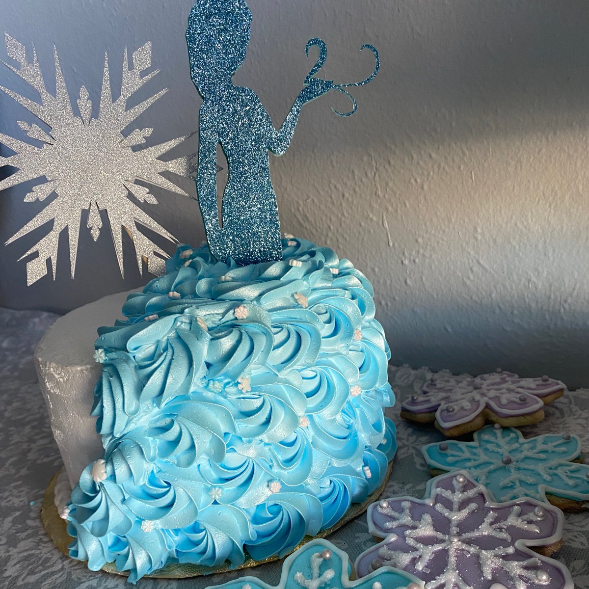 dsrt_1st's tweet photo. We are so happy to make your creative quarantine birthday cake for your special celebration. 
#castrovalley #castrovalleybakery #dessertsfirst #conciergebakery #letitgo #frozencake #elsacake #frozennirthday #shoplocal #shopsmall https://t.co/EU632cK7j3