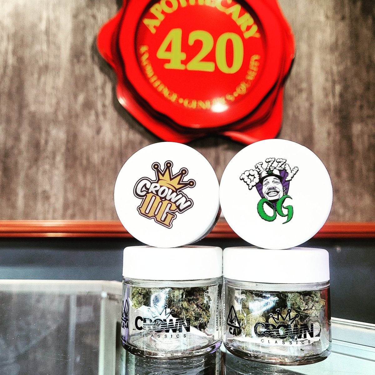 Fresh drop of #CROWNOG &amp; <a href="/DizzyWright/">Dizzy Wright</a> #DIZZYOG by #CrownGenetics!! Don't sleep on this GAS right here 💯🔥⛽👑. #CrownOG &amp; #DizzyOG 🔥⛽🔥⛽🔥⛽
•
#CrownGenetics 
#KnowledgeGeneticsQuality 
#Apothecary