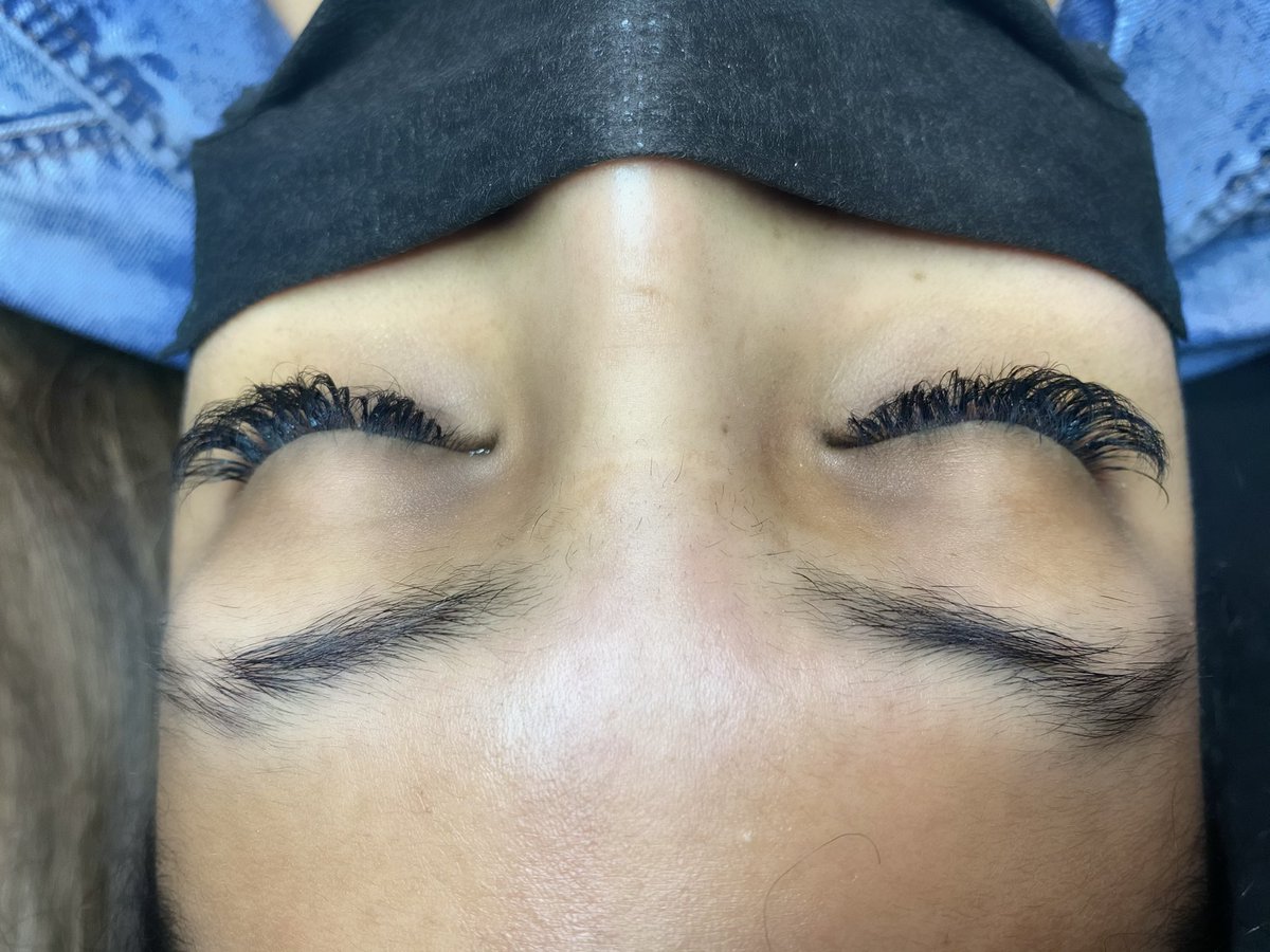 ClorissaCrystal's tweet photo. Ladies! HMU for #EyelashExtensions , #LashLifts , or/ and #BrowLaminations . Prices are low for a limited time. Don’t miss out ! https://t.co/ZLXiCSy6uN