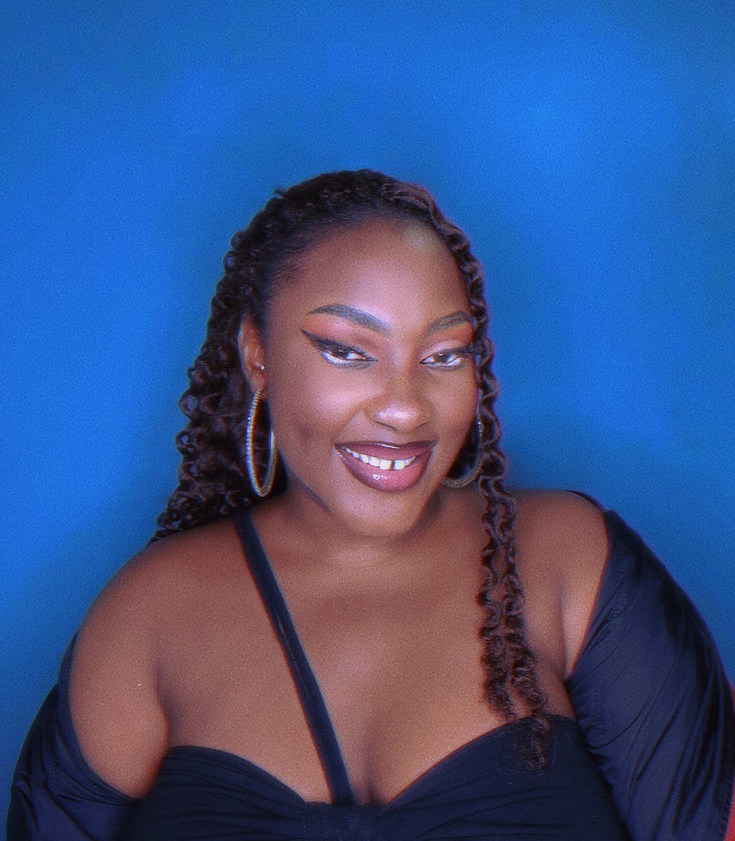 anjolaoluwa_ife's tweet photo. I used makeup to achieve this transformation of @temsbaby 

I know i hit bro😭 but how'd i do?? and pleaseee tag Tems if you think i hit❤

Also, edited the third slide to her kinda vibe https://t.co/FreW2WEg5J