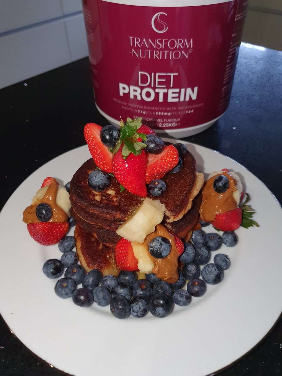 TransformBy's tweet image. Happy pancakes day everyone😋
Protein Pancakes! super healthy guilt free with no sugar.
●1 banana
●1cup oats
●2 eggs
●5 egg whites
●1 tablespoon baking powder 
●a pinch of salt (optional)
●a pinch of cinnamon 
●1-2 scoops of protein powder @TransformBy