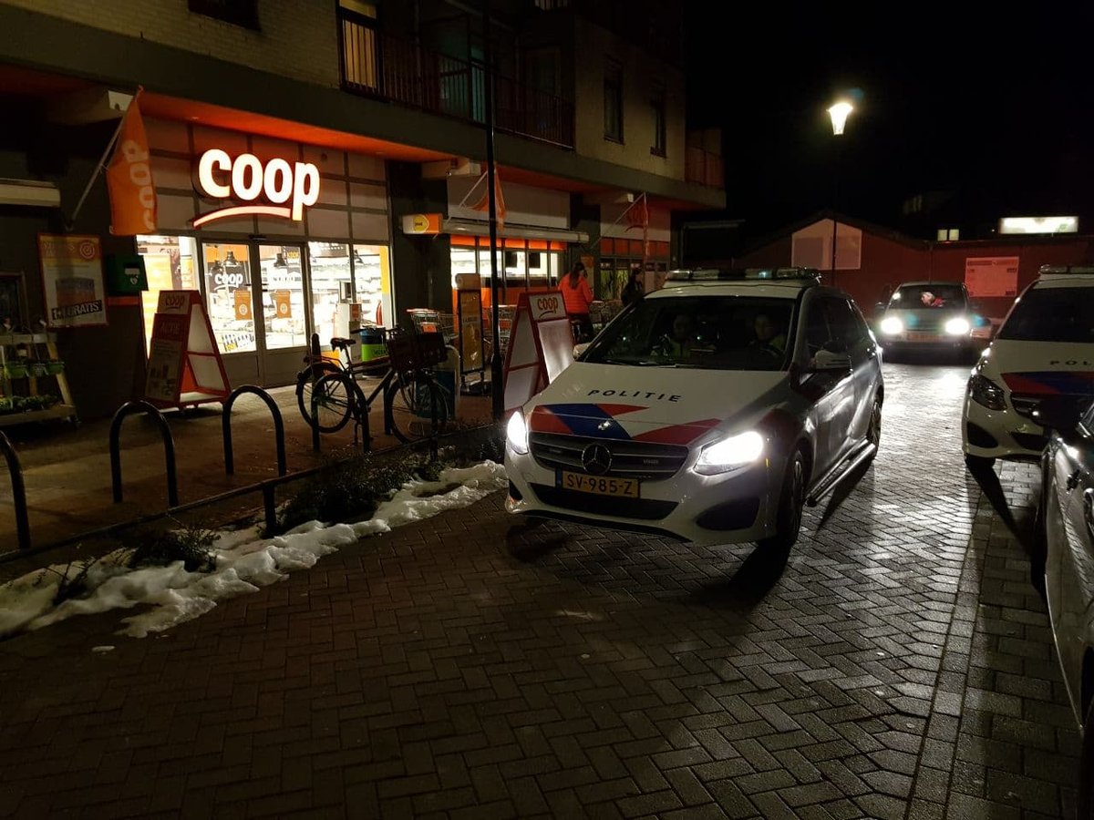 Gewapende overval op Coop-supermarkt, twee jongens op de vlucht..