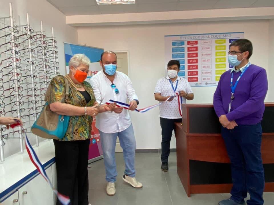 municoquimbo's tweet photo. #OpticaComunal
👓🕶👏🏻👉🏻Felices!!! Hoy inauguramos por medio de nuestro Departamento de Salud Municipal la ÓPTICA COMUNAL de #Coquimbo, la primera en la región, que permitirá a nuestras vecinas y vecinos acceder a lentes ópticos a bajo costo y de manera accesible.👍🏻😃 https://t.co/1ZwjHFxM4J