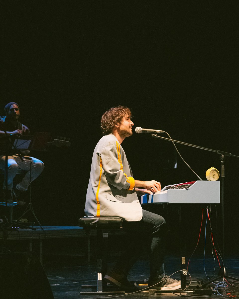 🍓CONCERT AL VOILÀ🍓
Semblava impossible però després de mil ajornaments ha arribat per fi el dia! 27 de FEBRER  a les 20:00 concert al Voilà de #Manresa presentant #BLAU en acústic. Podeu reservar els vostres escons clicant AQUÍ: 😊
voila.cat/event/roger-ma…