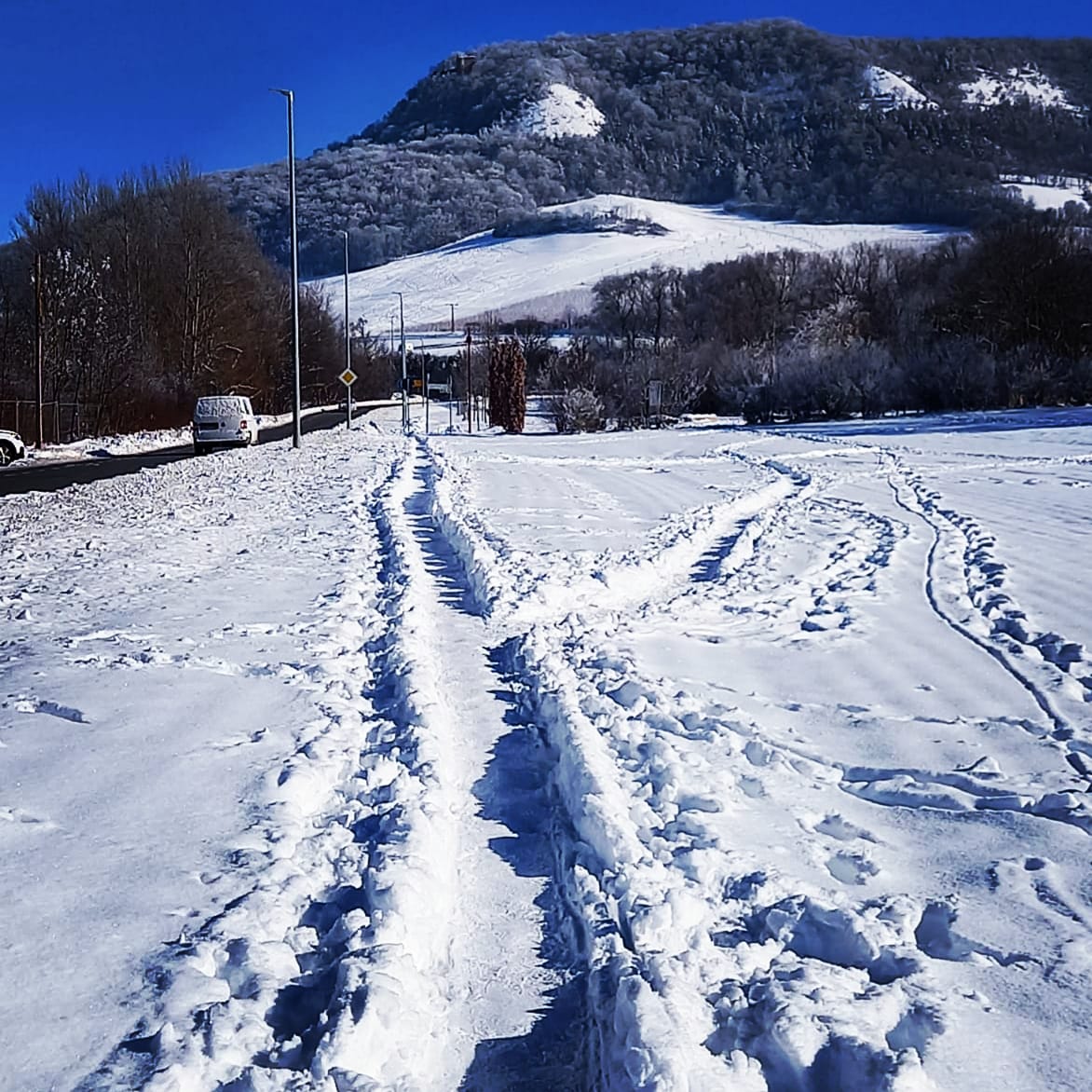 Nature ☃️ is ❄ beautiful 🏔
We've really been spoilt with the pristine scenery this season which is beautifully demonstrated in this capture taken in Jena, Germany. The landscape is luscious and so beautiful! ❤

#winterywalks 
#jenagermany 
#germany 
#beautifulnature 
#scenic