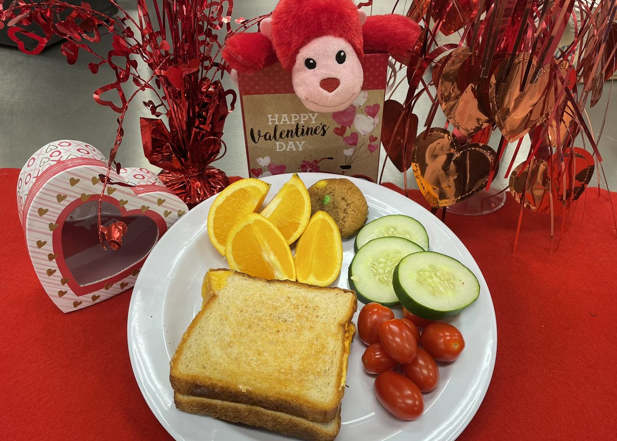 Shalerareacafe's tweet photo. Fresh vegetable and fruit selections are available daily at Shaler Area!  It was hard to choose between the gooey grilled cheese and the fresh chicken salad. Luckily we have salads every day! So I don’t have to choose! @ShalerArea @oblackb @Teamcassidy1 @susan_veitchers https://t.co/z7nGsqkrXS