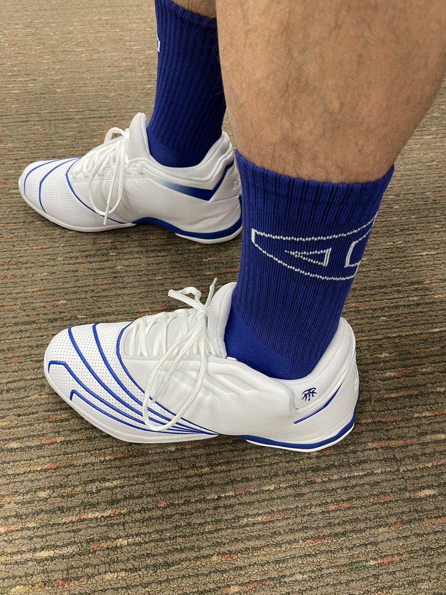 DylanGemelli's tweet photo. Finally a re-release of my most worn shoe of all time!  Rockin the adidas TMAC 2.0 evo with a Supreme Beanie and a straight 🔥🔥🔥 pair of @apthcry socks by the man @RealSethFowler to match!

Adidas TMAC 2.0 Evo

#shoegamestrong
#adidastmac2.0evo
#TMAC
#sneakerhead https://t.co/dRZxF8XFOM