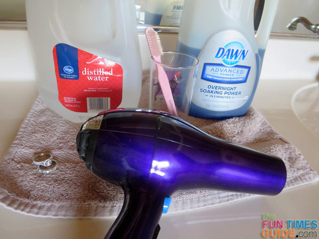 FunBeautyTips's tweet image. Here’s how 2 professional jewelers told me to clean jewelry at home - the safest way to clean gold, platinum, and diamonds: bityl.co/5dW0