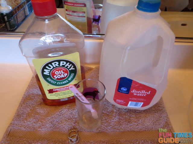 FunBeautyTips's tweet image. Here’s how 2 professional jewelers told me to clean jewelry at home - the safest way to clean gold, platinum, and diamonds: bityl.co/5dW0