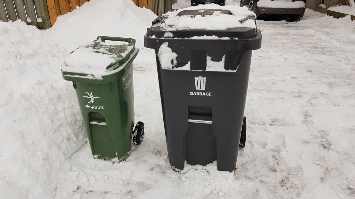 cityofguelph's tweet image. Make sure we can access your garbage carts by shoveling out their own little spot. #becausewinter 
ow.ly/FIcw50DBI92 #Guelph