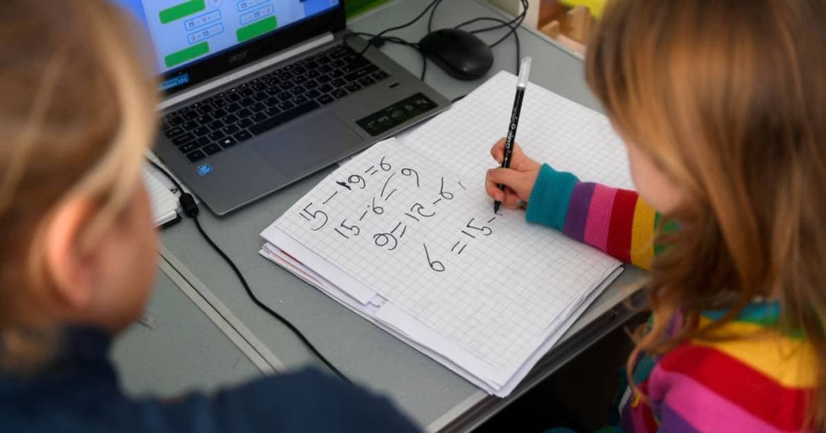 дети решают кем быть. ученик. помогите с математикой. репетитор для детей. профориентация для подростков.